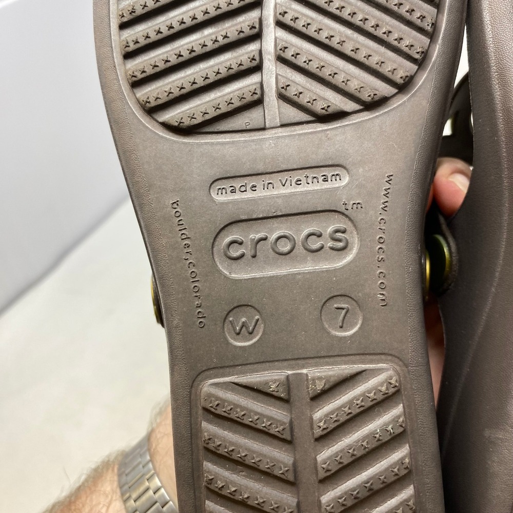 Crocs Sanrah Circle Wedge Sandals Womens 7 Espresso Khaki Thong Flip Flops 14153 - Picture 6 of 7